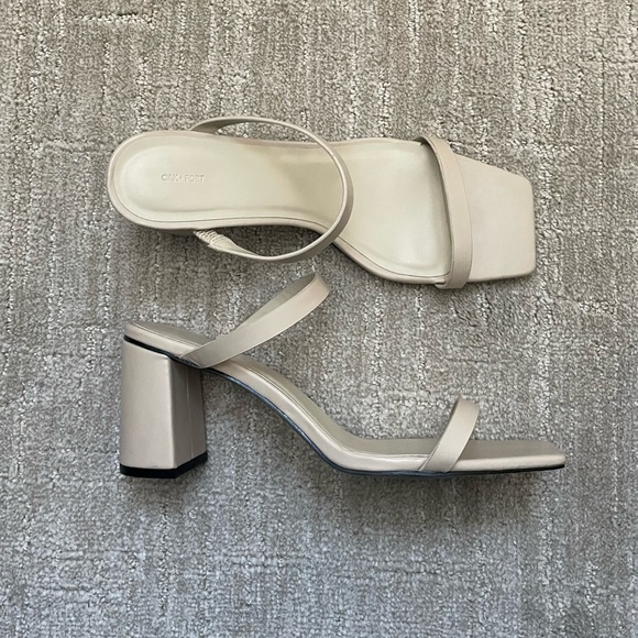 OAK+FORT CREAM CHUNKY HEELS 10 - Picture 4 of 4